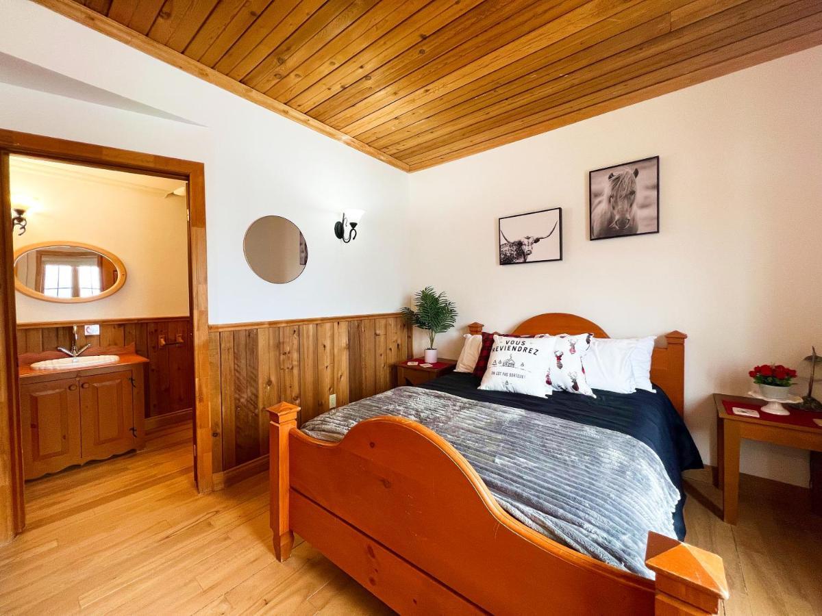 Auberge Au Poste De Traite Sainte-Famille Экстерьер фото