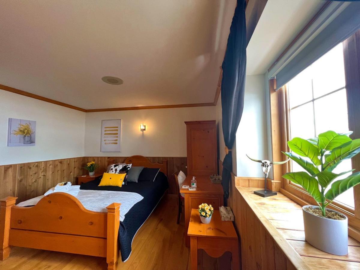 Auberge Au Poste De Traite Sainte-Famille Экстерьер фото